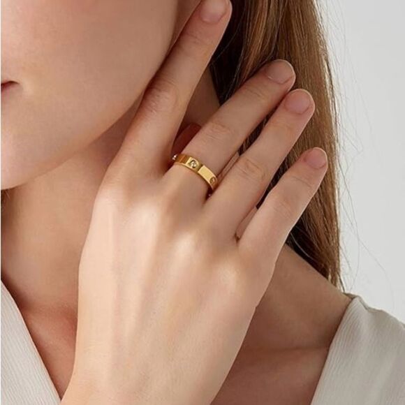 Gold Love Style Ring with 6 Diamonds - Picture 2 of 4